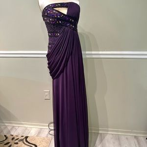 Brand New (with Tag) Elegant Shimmer Purple Ball Gown***